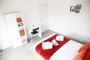 Image of Deluxe 4-Bed House Close2 Wembley Stadium