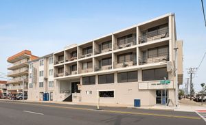 Image of Oceanic Hotel & Barefoot Tiki Bar