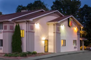 Image of Super 8 by Wyndham Lewisburg