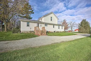 Image of Rise and Shine Farm in Goshen with BBQ and Fire Pit!