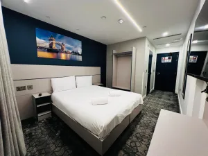 Image of Ilford Grand Hotel