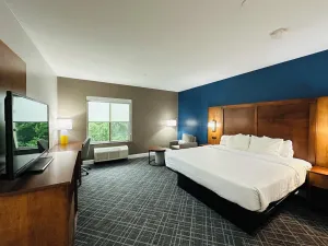 Image of Comfort Inn & Suites Plainville-Foxboro