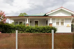Image of Court House Hideaway - Country Comfort in Town