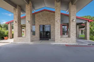 Image of Americas Best Value Inn Lockhart TX