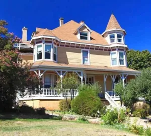 Image of Swan Levine House