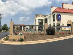 Image of Carolina Inn & Suites of Lake Norman