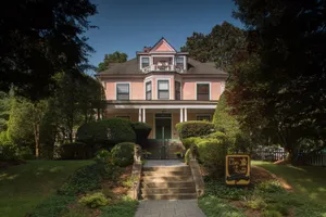 Image of The Lion and the Rose Bed and Breakfast