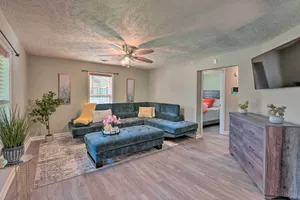Image of Quaint Downtown Murfreesboro Cottage w/ Lush Yard