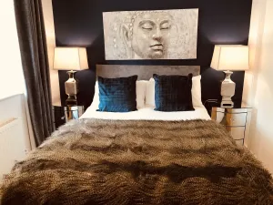 Image of 2 bed GF Docklands Apartment - Free Parking for 1 car