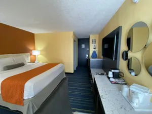 Image of Howard Johnson by Wyndham Clifton NJ