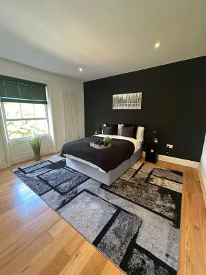 Image of AMAZING CENTRAL 3 bed REFURB sleeps 5