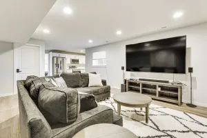 Image of Spacious & Modern Home w/ Deck in Oregon!