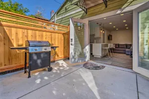 Image of Sleek Modern Home w/ Patio, 8 Mi to Dtwn Seattle!