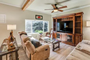 Image of Walk to River: Oacoma Home w/ Dog-friendly Yard!