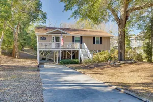 Image of Lovely Emerald Isle Home, Walk to Beach!