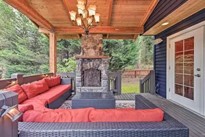 Image of Beautiful Wine Country Home with Hot Tub and Lake View