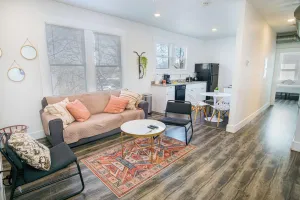 Image of Impressive Cozy Historic 2BR Apt 201 Near Downtown