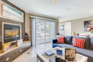 Image of Awesome 3BR 2BTH 1 Block To Beach C2