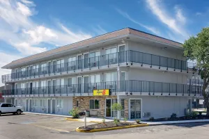 Image of Super 8 by Wyndham Florence