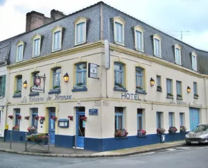 Image of The Originals Boutique, Hôtel La Colonne de Bronze, Saint-Valéry-sur-Somme