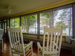 Image of Lake Ripley Lodge w Lake Front Rooms, Grand Porch, Kayaks & Paddleboard