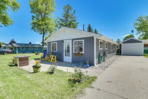 Image of Houghton Lake Cottage w/ Patio: Walk to Waterfront