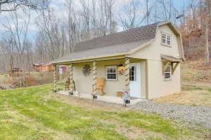 Image of On 40 Acres: Charming Cabin in Zanesville!