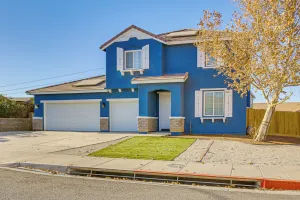 Image of Pool Table & Charcoal Grill: Home in Victorville!