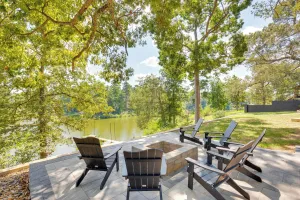 Image of Lake O' the Pines Retreat: Private Dock!