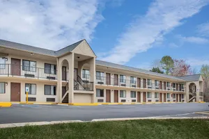 Image of Super 8 by Wyndham Burlington NC
