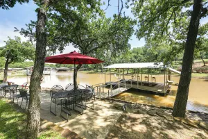 Image of Family Home on Lake Bridgeport: Pets Welcome!