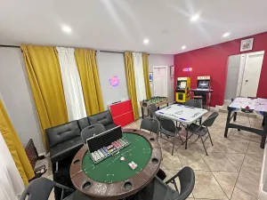 Image of Escape GameRoom, BAR, BBQ, Spacious,KING Bed, All Luxury mattresses, Near Beach, 6 blocks away from Bars, Nite Clubs, Res, Shops
