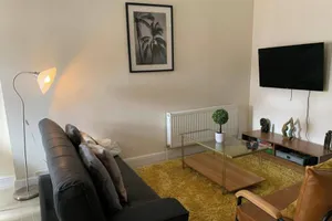 Image of Spacious 4bed Home Near Woking Attractions&nature