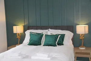 Image of Colchester town and castle modern flat with kitchen & private parking