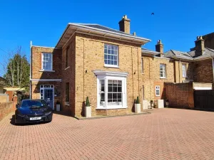 Image of Beaufort Lodge - Central Location & Free Parking