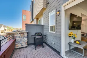 Image of 8 Mi to Union Reservoir: Modern Getaway w\/ Balcony