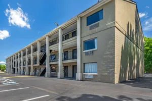 Image of Econo Lodge Inn & Suites I-64 & US 13