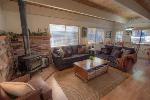 Image of Cozy Mountain Hideaway home