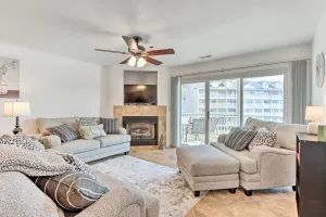 Image of Parkview Bay Condo: Resort Pools & Lake View!