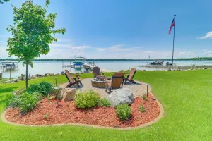 Image of Villa on Lake Darling: Fire Pit, Kayaks + Dock!