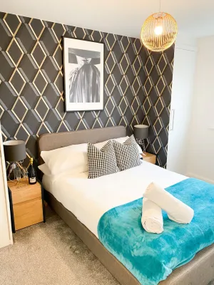Image of Tudors eSuites 3 Bed House Garden & Netflix