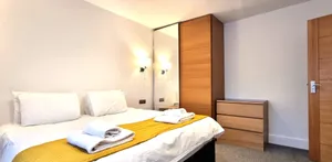 Image of Spacious 6 Bedroom House, 4 Bathrooms, Central, 2 Parking Spaces