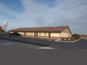 Image of Huggy Bear Motel - Warren