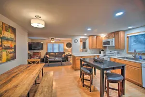 Image of Charming Iowa Abode Near Knoxville Raceway!