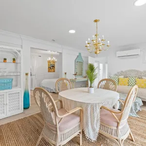 Image of Chic 1 BR private poolside suite sleeps 4