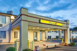 Image of Super 8 by Wyndham North Sioux City