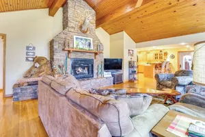 Image of Hot Tub + Family Reunion: Spacious Retreat!