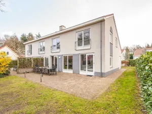 Image of Restyled Villa With 5 Bathrooms, Located in a Green Area