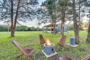 Image of Near Majek Vineyard: Private Schulenburg Cabin