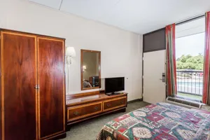 Image of Days Inn by Wyndham Statesboro